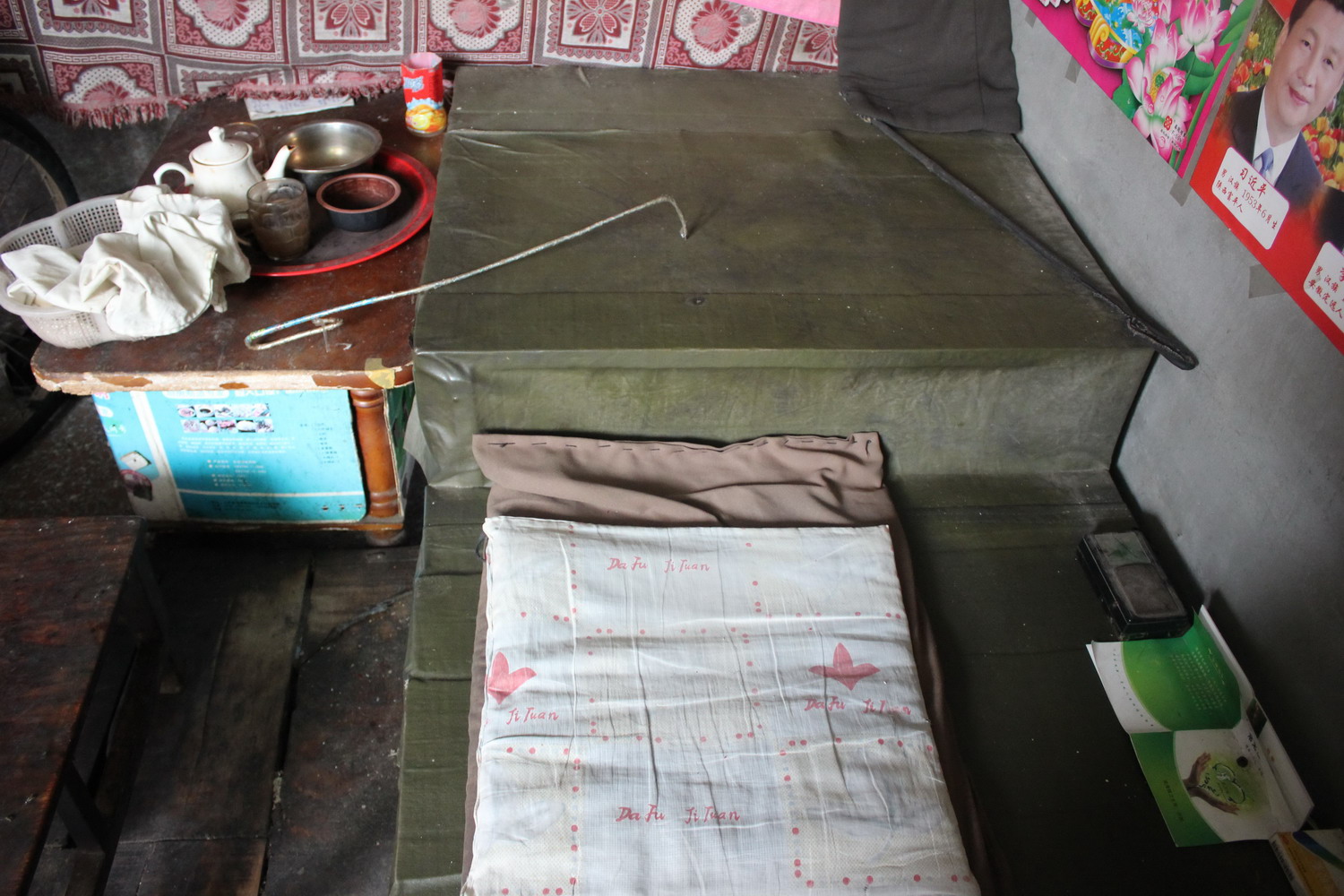 图为杜衍春在世时为儿子们亲手制作的“上炕台阶”。